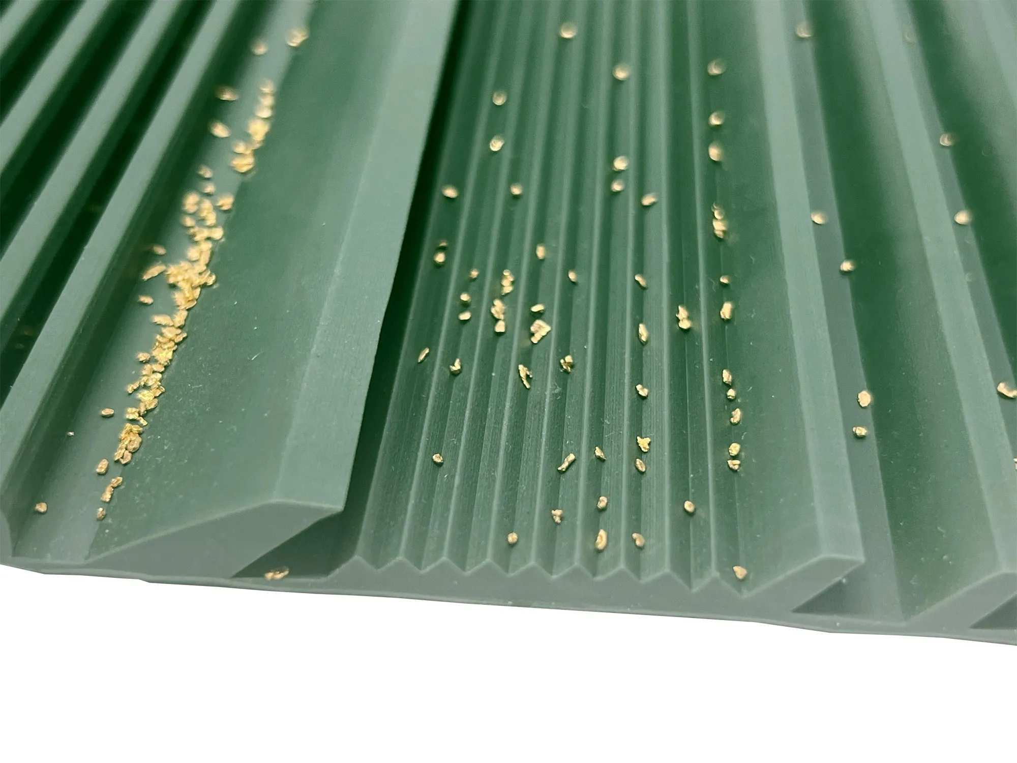 Sluice box matting with rubber riffles; gold sluice mat for sluice box; gold prospecting supplies;10x27 or 12x36 inch cut to fit, green color with multiple aggressive rib patterns