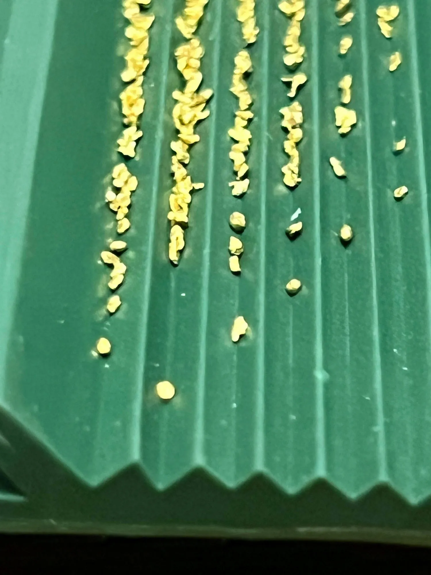 Sluice box matting with rubber riffles; gold sluice mat for sluice box; gold prospecting supplies;10x27 or 12x36 inch cut to fit, green color with multiple aggressive rib patterns